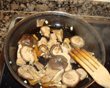 Foto del paso 5 de la receta: Conejo frito con setas salteadas