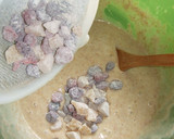 Foto del paso 2 de la receta: Pastel sencillo con arándanos rojos y jengibre escarchado