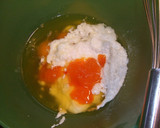 Foto del paso 1 de la receta: Pastel caramelizado de manzanas y caquis