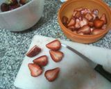 Foto del paso 4 de la receta: Postre de crema y frutillas