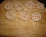 Foto del paso 6 de la receta: Canapés enrollados de jamón y queso a las finas hierbas