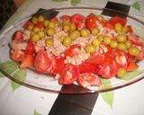 Foto del paso 2 de la receta: Ensalada de tomate con atún y huevos