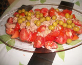 Foto del paso 2 de la receta: Ensalada de tomate con atún y huevos