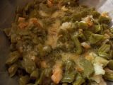 Tortas de camarón con nopales en salsa roja