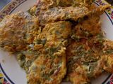 Tortas de camarón con nopales en salsa roja