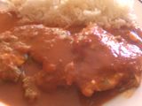 Tortas de camarón con nopales en salsa roja