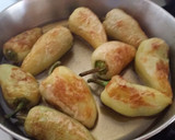 Foto del paso 2 de la receta: Chiles güeritos fritos