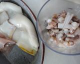 Foto del paso 1 de la receta: Albóndigas de calamar con guisantes y patatas