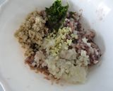Foto del paso 2 de la receta: Albóndigas de calamar con guisantes y patatas