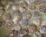 Foto del paso 5 de la receta: Albóndigas de calamar con guisantes y patatas