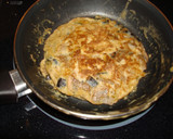 Foto del paso 6 de la receta: Tortilla de berenjena y champiñones