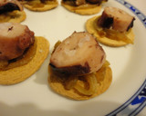Foto del paso 5 de la receta: Canapés de pulpo a feira sobre cebolla confitada