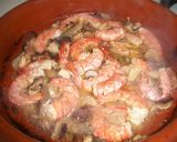 Foto del paso 3 de la receta: Gambas con bacalao y setas al cava