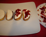 Foto del paso 3 de la receta: Tostas con queso fresco y pimientos caramelizados