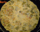 Foto del paso 5 de la receta: Tortilla de calabacín, judías verdes y jamón