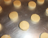 Foto del paso 3 de la receta: Alfajores navideños rellenos de chocolate