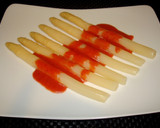 Foto del paso 3 de la receta: Espárragos con salsa de fresas balsámicas