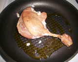 Foto del paso 1 de la receta: Muslo de pato confitado con setas en su jugo