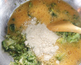 Foto del paso 1 de la receta: Tortilla almendrada de brécol y calabacín