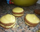 Foto del paso 1 de la receta: Alfajor triple de chocolate con crema de limón
