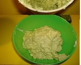 Foto del paso 2 de la receta: Aguacates rellenos de queso y palitos de mar