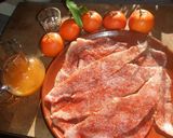 Foto del paso 1 de la receta: Escalopines de cerdo ibérico con salsa de mandarinas y puré mixto