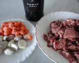 Foto del paso 1 de la receta: Estofado de ternera al Oporto