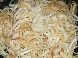 Tallarines orientales con pollo y curry