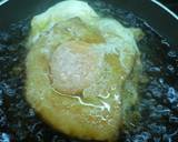Foto del paso 2 de la receta Pan con huevo frito y aceitunas
