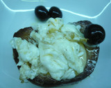 Foto del paso 3 de la receta: Pan con huevo frito y aceitunas