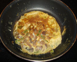 Foto del paso 4 de la receta: Tortilla de espárragos trigueros y setas