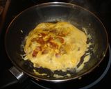 Foto del paso 4 de la receta: Tortilla de setas cultivadas y chorizo Ibérico