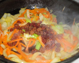Foto del paso 2 de la receta: Dorada en papillote con pasas