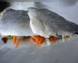 Foto del paso 4 de la receta: Dorada en papillote con pasas