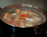 Foto del paso 1 de la receta: Caldo de mariscos