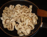 Foto del paso 3 de la receta: Pollo asado con champiñones