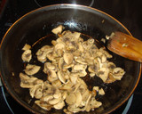 Foto del paso 4 de la receta: Pollo asado con champiñones