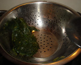 Foto del paso 1 de la receta: Setas cultivadas salteadas con acelgas y pasas