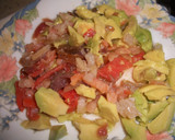 Foto del paso 2 de la receta: Aguacates rellenos de ahumados en aceite de oliva
