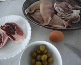 Foto del paso 1 de la receta: Calamares rellenos de ibérico, aceitunas y huevo
