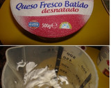 Foto del paso 2 de la receta: Postre de crema de queso y salsa de fresones