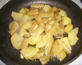 Foto del paso 1 de la receta: Rehogado de patatas, judías verdes y gambas con huevo