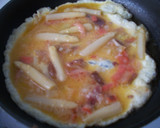 Foto del paso 2 de la receta: Tortilla de espárragos con ahumados en aceite de oliva