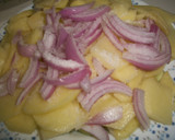 Foto del paso 1 de la receta: Tortilla de habitas tiernas con patatas y cebolla morada