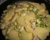 Foto del paso 2 de la receta: Tortilla de habitas tiernas con patatas y cebolla morada