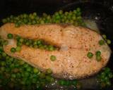 Foto del paso 5 de la receta Salmon al horno con guisantes
