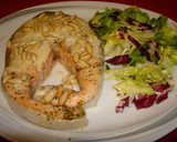 Foto del paso 4 de la receta: Salmón al horno gratinado con piñones
