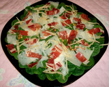 Foto del paso 3 de la receta: Ensalada de espinacas, con jamón ibérico, queso laminado y nueces