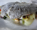 Foto del paso 6 de la receta: Sargo en papillote con grelos
