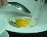 Foto del paso 6 de la receta: Huevo poché con setas y crema de patata